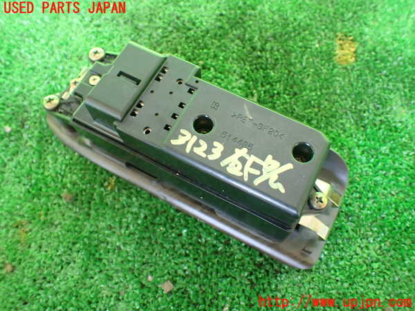 1UPJ-9231236240]ハイエースワゴン100系(KZH100G)右前パワーウィンドウスイッチ 中古_2