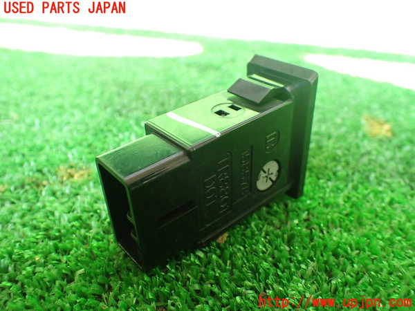 1UPJ-9231236290]ハイエースワゴン100系(KZH100G)ハザードスイッチ 中古_2
