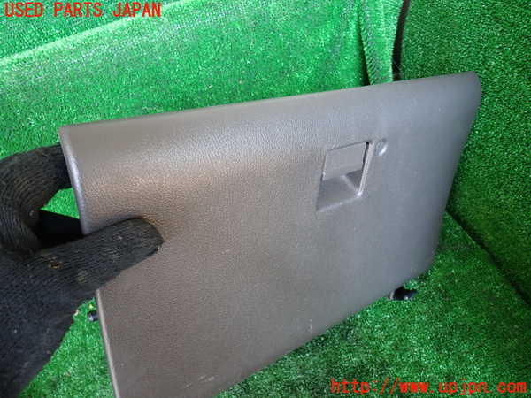 1UPJ-9231237516]ハイエースワゴン100系(KZH100G)グローブボックス1 中古_2