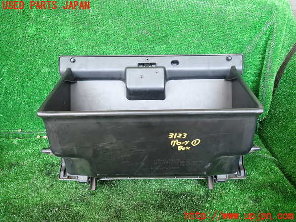 1UPJ-9231237516]ハイエースワゴン100系(KZH100G)グローブボックス1 中古_4