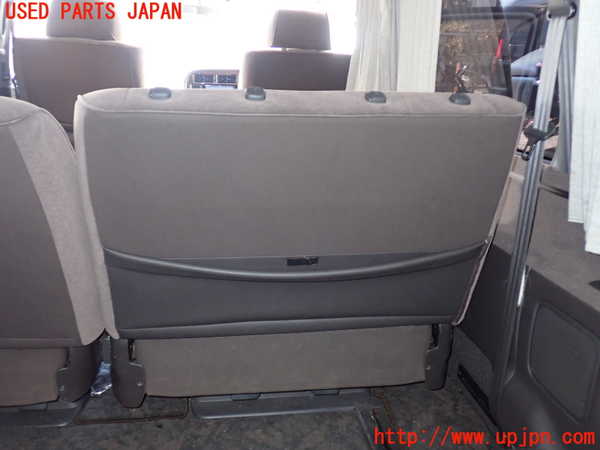 1UPJ-9231237145]ハイエースワゴン100系(KZH100G)右2列目シート 中古_4