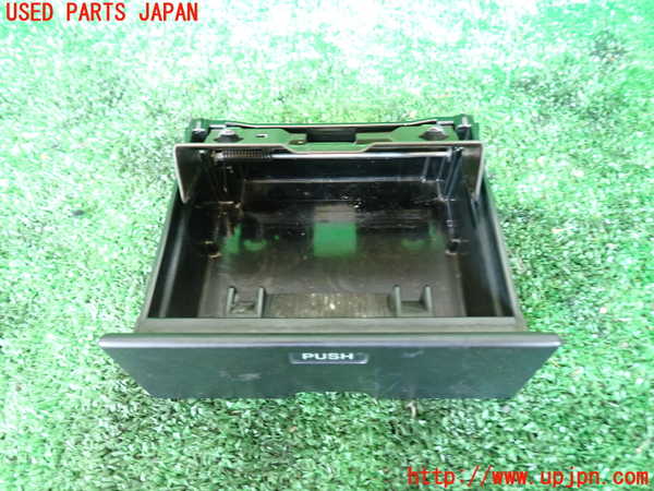 1UPJ-9231237821]ハイエースワゴン100系(KZH100G)灰皿1 中古_2