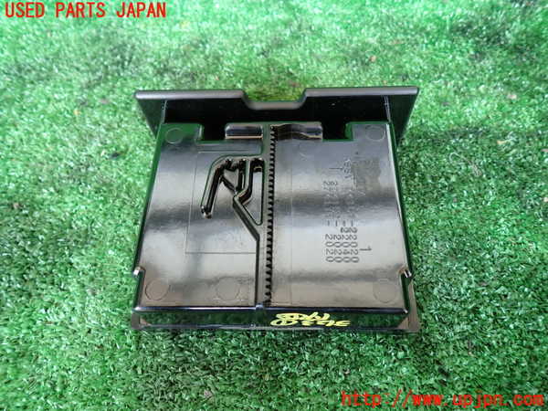 1UPJ-9231237821]ハイエースワゴン100系(KZH100G)灰皿1 中古_3