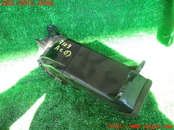1UPJ-9231237526]ハイエースワゴン100系(KZH100G)エアコン吹き出し口1 (右) 中古_2