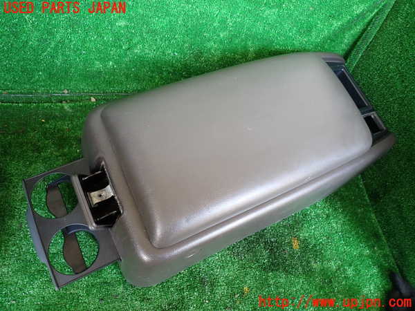 1UPJ-9231237540]ハイエースワゴン100系(KZH100G)センターコンソール 中古_3