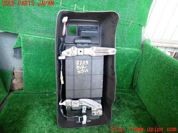 1UPJ-9231237540]ハイエースワゴン100系(KZH100G)センターコンソール 中古_4