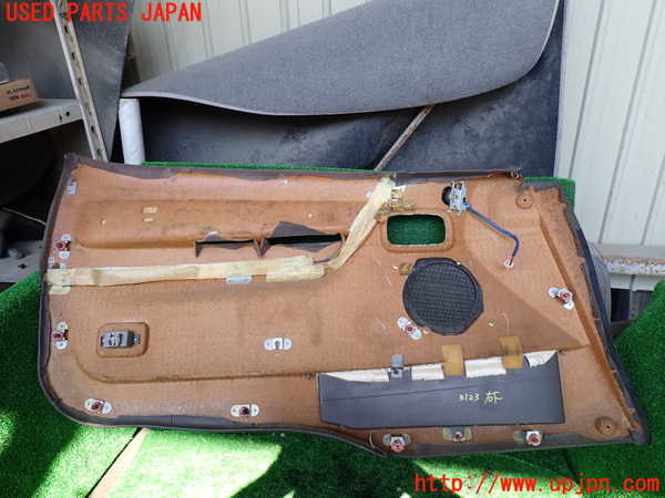 1UPJ-9231231234]ハイエースワゴン100系(KZH100G)右前ドア内張り 中古_4
