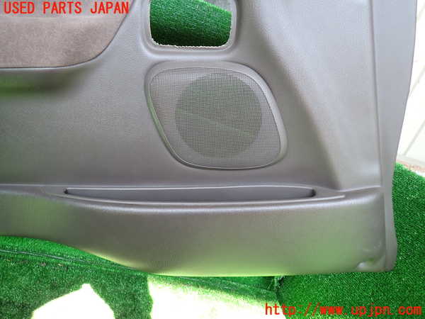 1UPJ-9231231264]ハイエースワゴン100系(KZH100G)左前ドア内張り 中古_3