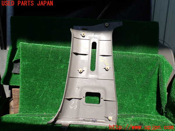 1UPJ-9231237665]ハイエースワゴン100系(KZH100G)右センターピラートリム 中古_2