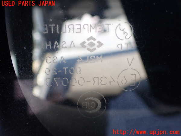 1UPJ-9231241380]ビッグホーン(UBS73GW)右クォーターガラス M2L4 中古_3