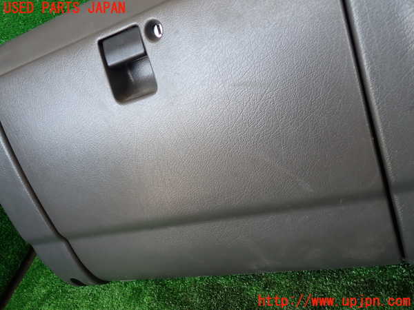 1UPJ-9231247516]ビッグホーン(UBS73GW)グローブボックス1 中古_2