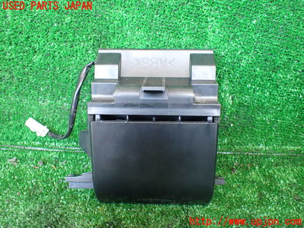 1UPJ-9231247821]ビッグホーン(UBS73GW)灰皿1 中古_3