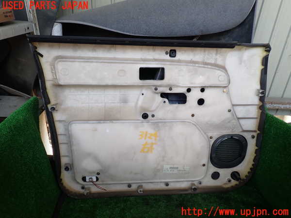 1UPJ-9231241234]ビッグホーン(UBS73GW)右前ドア内張り 中古_4