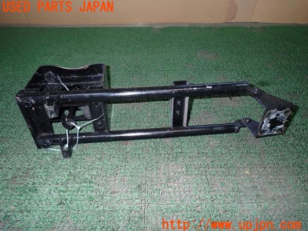 3UPJ=9231250029]三菱ジープ(J58)純正? スペアタイヤキャリア ブラケット 中古_3