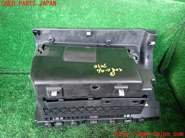 1UPJ-9231267516]ジープ・グランドチェロキー(WK36T)グローブボックス1 中古_3