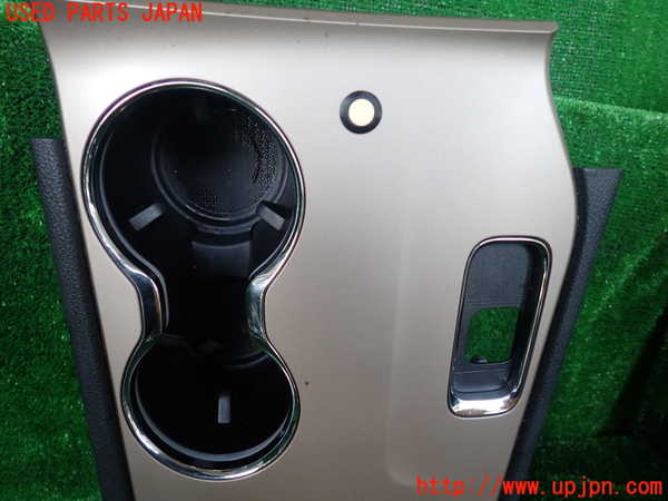 1UPJ-9231267810]ジープ・グランドチェロキー(WK36T)ドリンクホルダー 中古_2