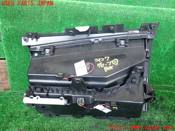 1UPJ-9231277516]マセラティ・クアトロポルテ(MQP30A)グローブボックス1 中古_4
