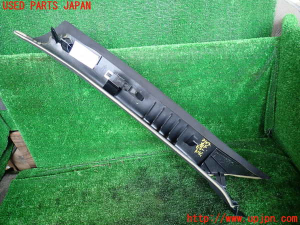 1UPJ-9231277655]マセラティ・クアトロポルテ(MQP30A)右フロントピラートリム 中古_2