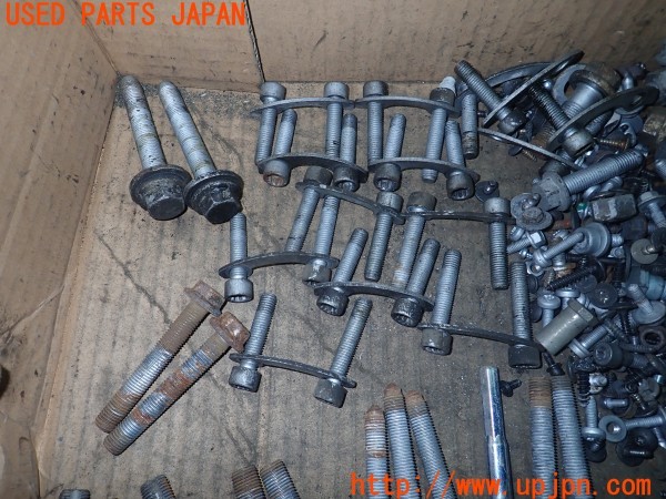 3UPJ=9231290720]ポルシェ カイエン ターボ(9PAM4851A 957型)ネジ・ナット・ステー類 セット ジャンク_2