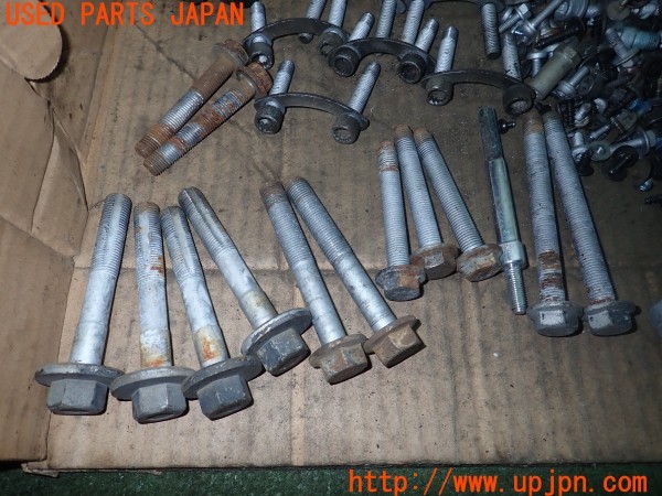 3UPJ=9231290720]ポルシェ カイエン ターボ(9PAM4851A 957型)ネジ・ナット・ステー類 セット ジャンク_3