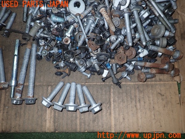 3UPJ=9231290720]ポルシェ カイエン ターボ(9PAM4851A 957型)ネジ・ナット・ステー類 セット ジャンク_5