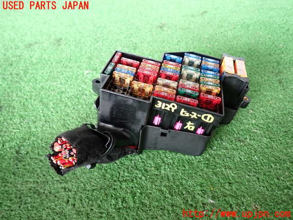2UPJ-9231296741]ポルシェ・カイエン ターボ(9PAM4851A)ヒューズボックス1 中古_2