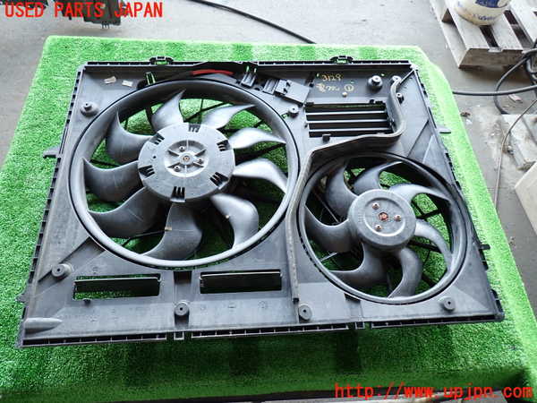 2UPJ-9231296836]ポルシェ・カイエン ターボ(9PAM4851A)電動ファン1 中古_4