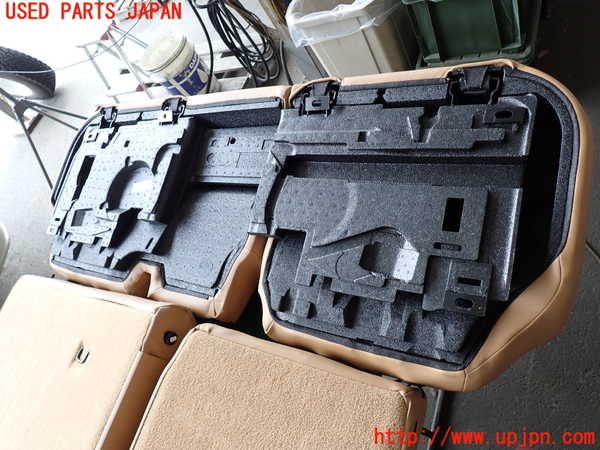 2UPJ-9231297385]ポルシェ・カイエン ターボ(9PAM4851A)リアシート 中古_5
