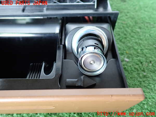 2UPJ-9231297821]ポルシェ・カイエン ターボ(9PAM4851A)灰皿1 中古_4