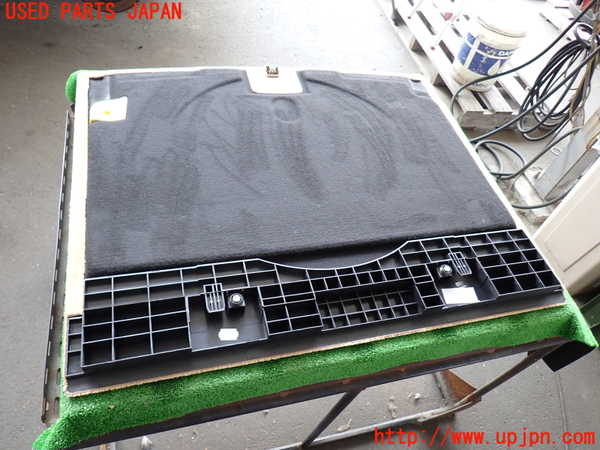 2UPJ-9231297771]ポルシェ・カイエン ターボ(9PAM4851A)ラゲッジトレイ1 中古_2