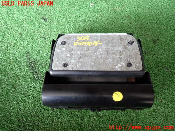 2UPJ-9231297810]ポルシェ・カイエン ターボ(9PAM4851A)ドリンクホルダー 中古_3