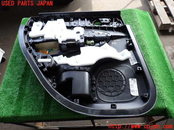 2UPJ-9231301294]ジープ・グランドチェロキー(WK36T)右後ドア内張り 中古_4