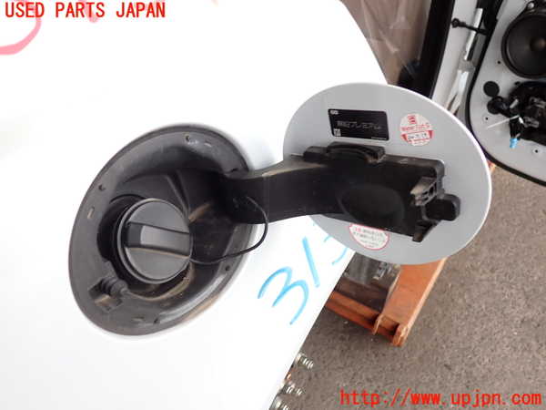 2UPJ-9231311690]ジャガー・XE(JA2XC)フューエルリッド 中古_2