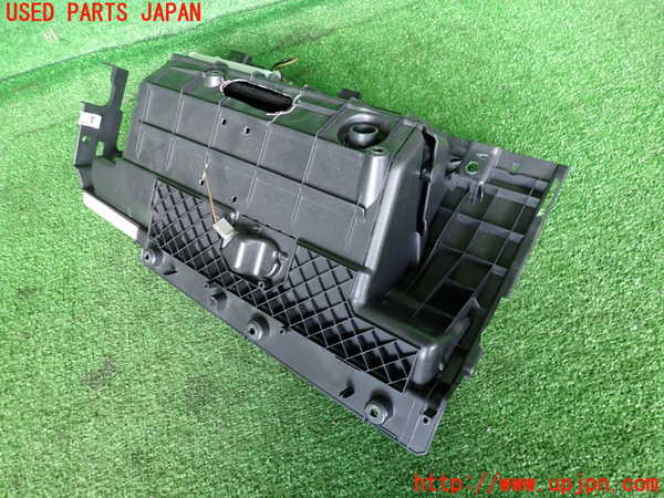 2UPJ-9231317516]ジャガー・XE(JA2XC)グローブボックス1 中古_2
