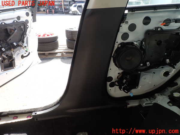2UPJ-9231317665]ジャガー・XE(JA2XC)右センターピラートリム 中古_3