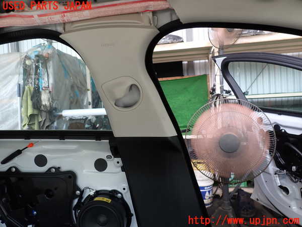 2UPJ-9231317670]ジャガー・XE(JA2XC)左センターピラートリム 中古_2