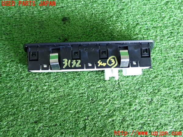 2UPJ-9231326308]BMW アクティブハイブリッド5(AH5)(FZ35)(F10)スイッチ3 (ドライバーアシストシステム レーン) 中古_2