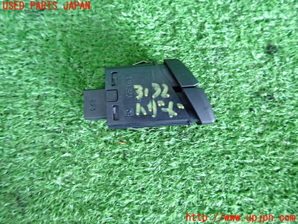 2UPJ-9231326290]BMW アクティブハイブリッド5(AH5)(FZ35)(F10)ハザードスイッチ 中古_2
