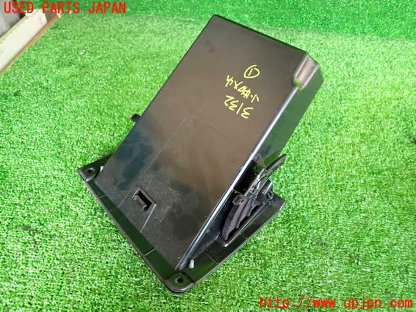 2UPJ-9231327841]BMW アクティブハイブリッド5(AH5)(FZ35)(F10)小物入れ1 中古_2