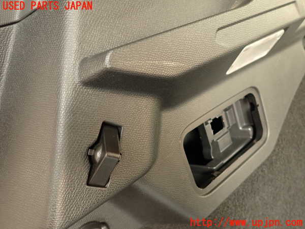 2UPJ-9231337680]DSオートモビルズ ・DS 7(DS7 クロスバック)(X745G06)左リアピラートリム 中古_2