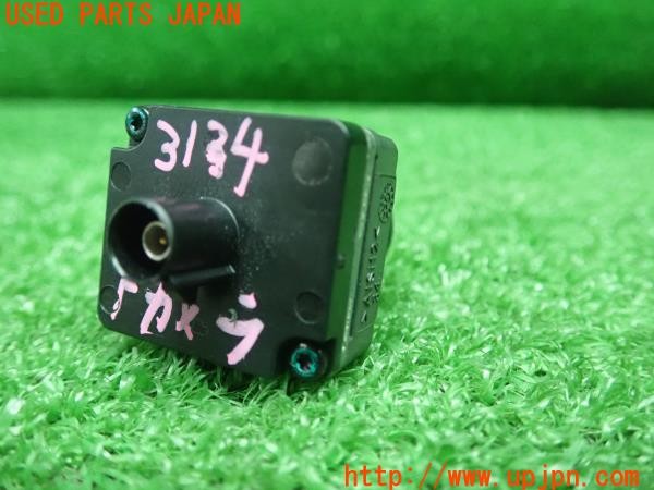 3UPJ=9231340560]ボルボ EX40(XE400RXCE)純正 P32340119 VAD628 フロントバンパーカメラ 中古_3