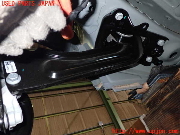 2UPJ-9231345330]ボルボ・EX40(XC40 リチャージ)(XE400RXCE)左リアテンションロッド 中古_2