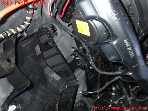 2UPJ-9231346081]ボルボ・EX40(XC40 リチャージ)(XE400RXCE)エバポレーター1 中古_2