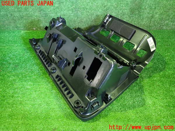 2UPJ-9231347516]ボルボ・EX40(XC40 リチャージ)(XE400RXCE)グローブボックス1 中古_2