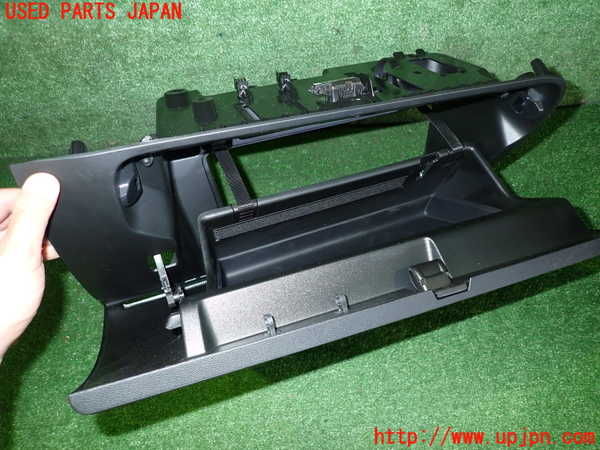 2UPJ-9231347516]ボルボ・EX40(XC40 リチャージ)(XE400RXCE)グローブボックス1 中古_4