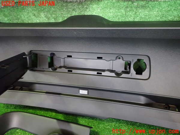 2UPJ-9231341578]ボルボ・EX40(XC40 リチャージ)(XE400RXCE)バックドア内張り 中古_2