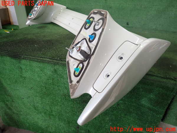 2UPJ-9231351520]WRX STI(VAB)リアスポイラー 中古_4