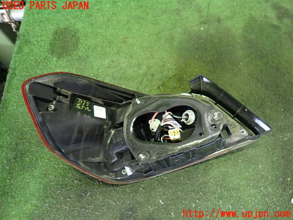 2UPJ-9231351530]WRX STI(VAB)右テールランプ 中古_2