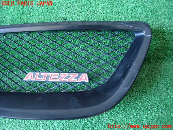 2UPJ-9231361050]アルテッツァ(GXE10)ラジエターグリル 【ジャンク品】 中古_3