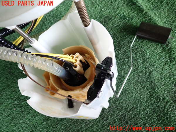 2UPJ-9231372510]BMW 218d アクティブツアラー(2C20)燃料ポンプ 中古 F45_3